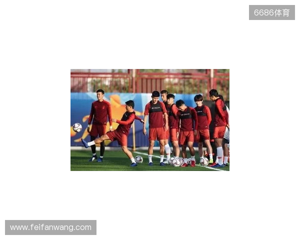 日本队全员集合备战麒麟挑战杯,前田大然“泡面头”抢眼 日本队全员集合备战麒麟挑战杯,前田大然“泡面头”抢眼